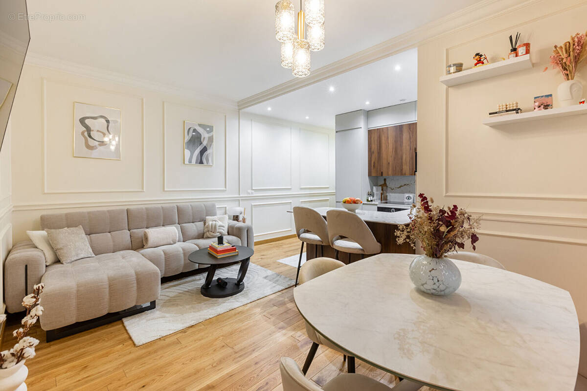 Appartement à COURBEVOIE