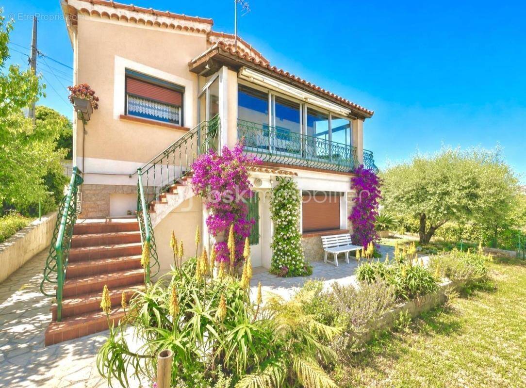 Maison à MANDELIEU-LA-NAPOULE