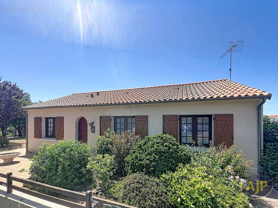 Maison à MONTREVAULT