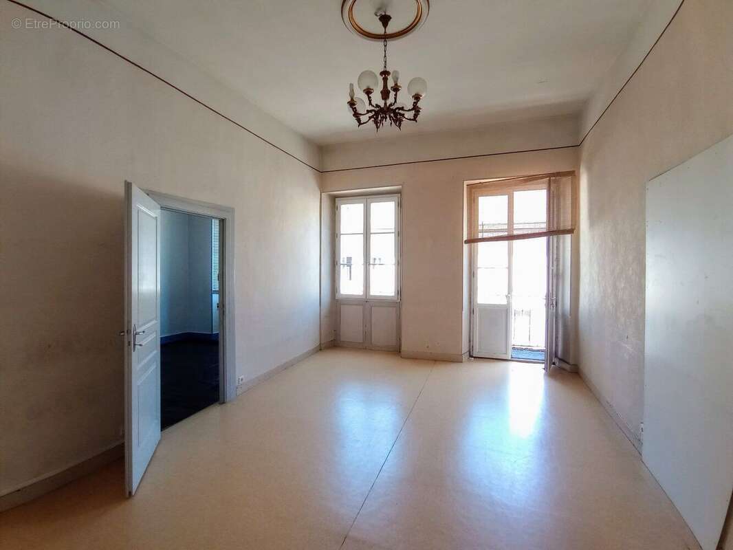 Spacieux appartement en centre-ville - photo 3