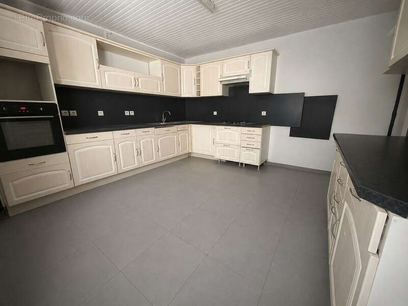 Maison en pierre  210 m2 avec potentiel - photo 4