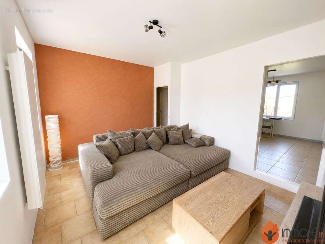 Maison 116 m² à Quincy-Voisins  - photo 4