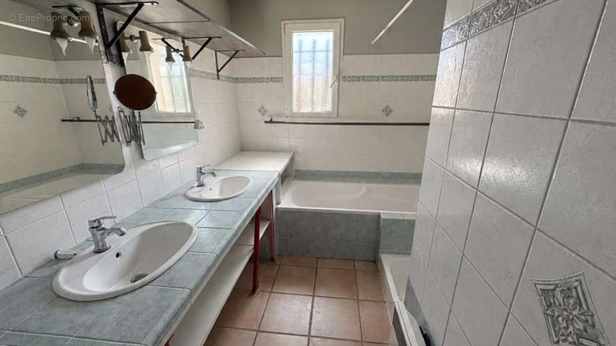 Maison à LE CASTELLET
