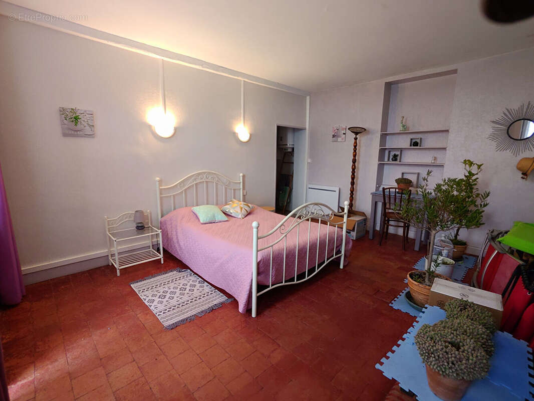 Maison à CHATEL-DE-NEUVRE