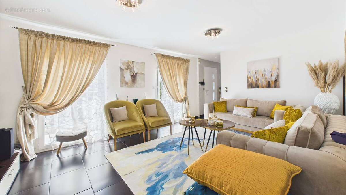 Maison à SAINTRY-SUR-SEINE