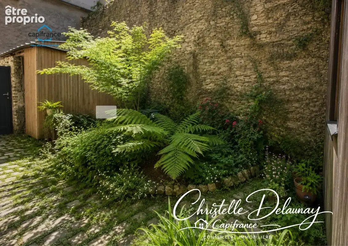  Maison de charme – 100 m² – Hyper centre de Laval – Cour & terrasse - photo 11