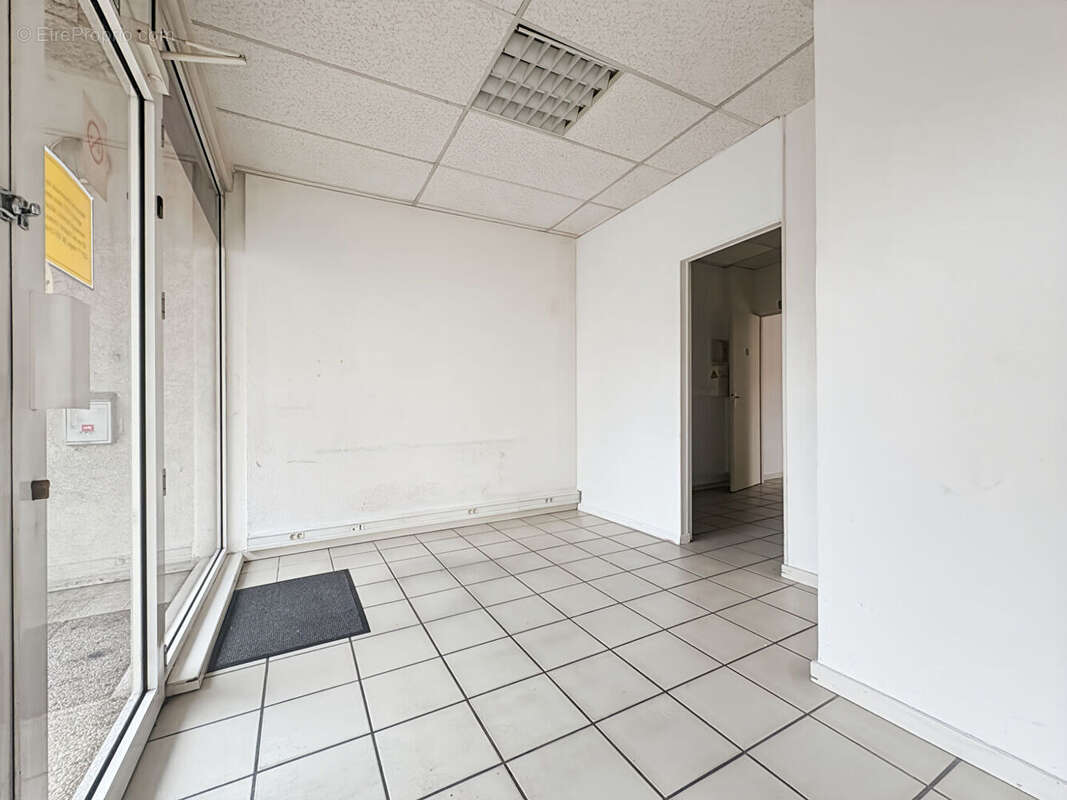 Commerce à LE PEAGE-DE-ROUSSILLON