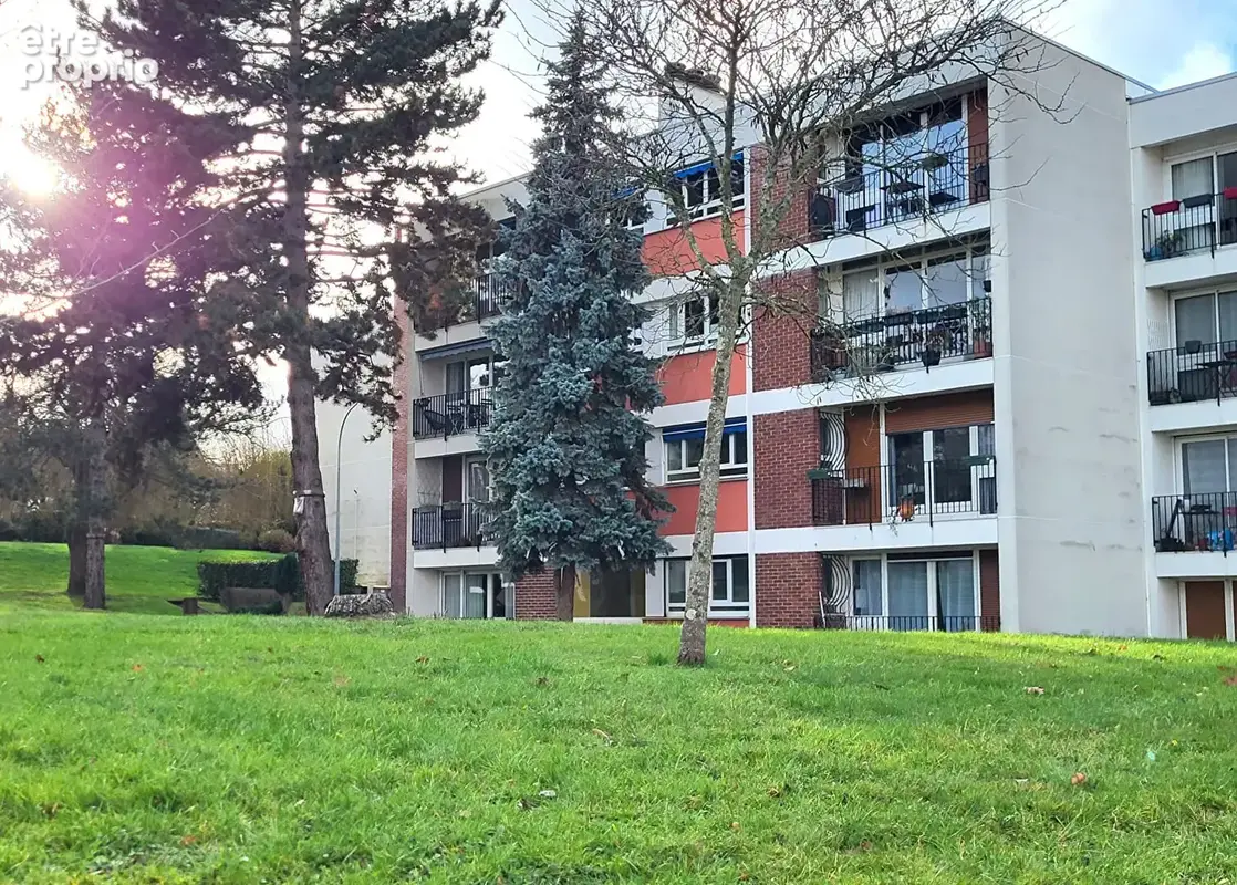 Appartement à LES CLAYES-SOUS-BOIS