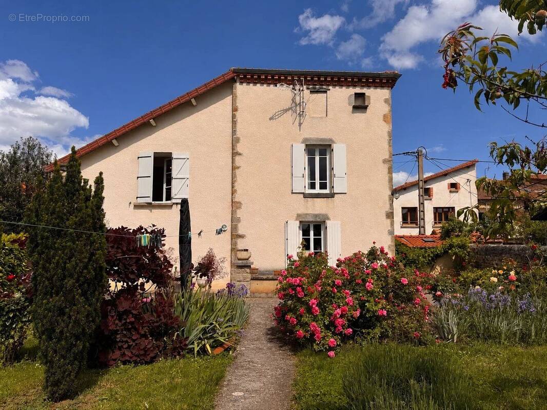 Maison à LE BREUIL-SUR-COUZE