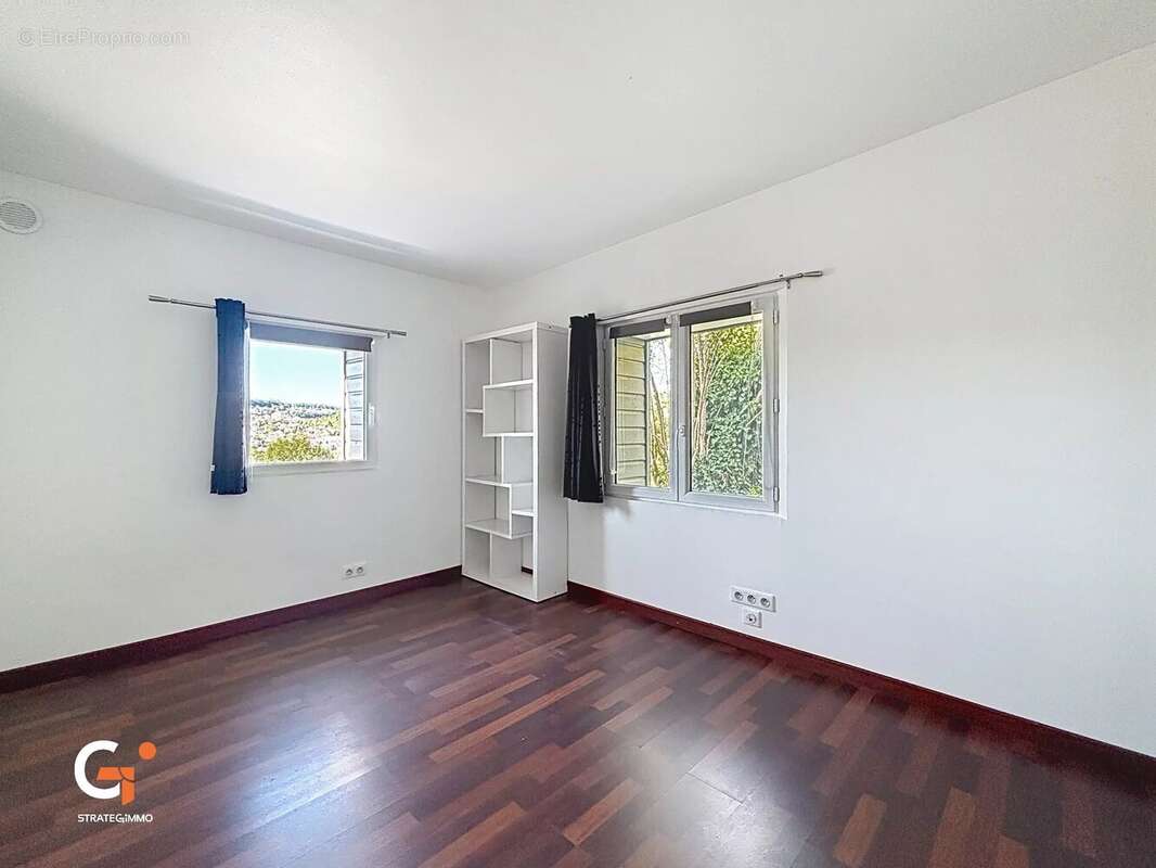 Expo Sud, grand garage + 2 stationnements, 4 chambres - photo 10