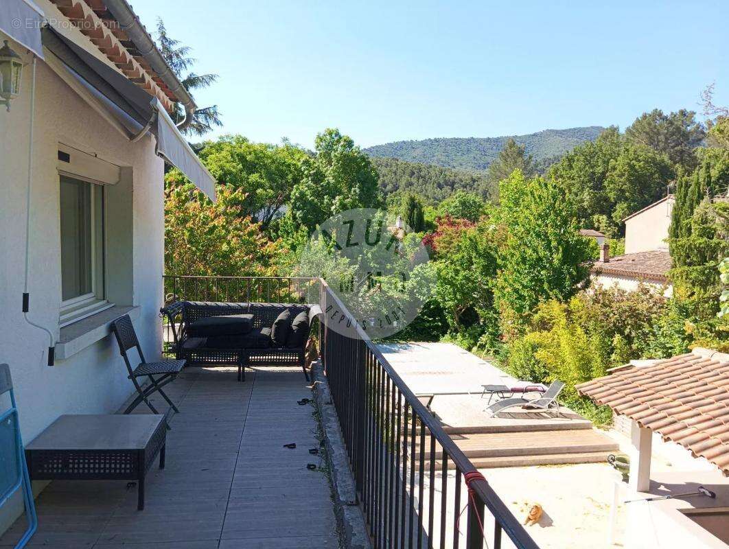 Maison à SAINT-ZACHARIE