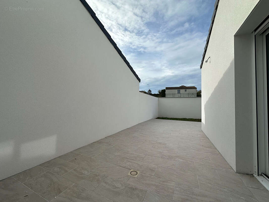 Maison à VAUX-SUR-MER