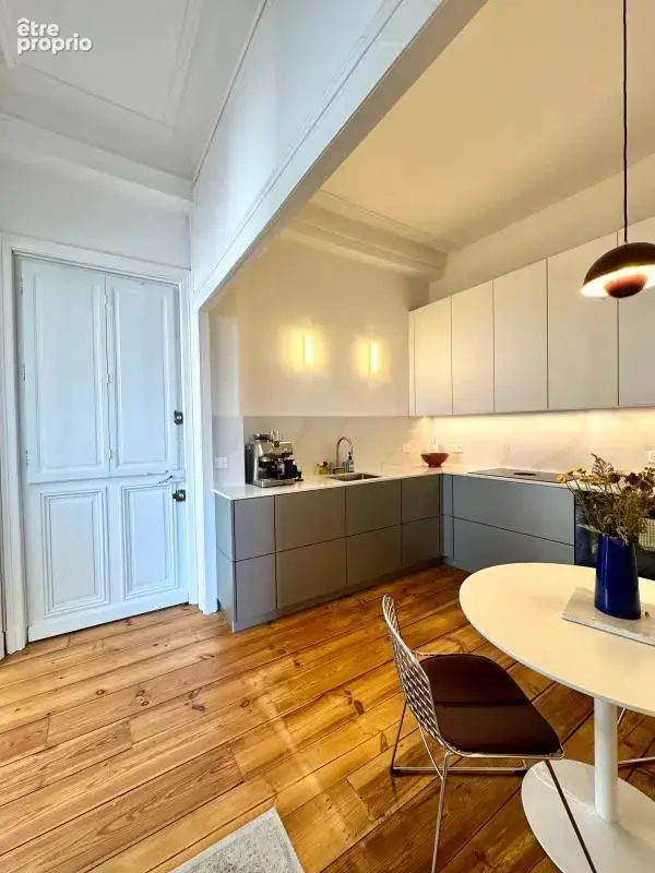 Appartement T3 haussmannien — Hyper-centre, à proximité des Halles - photo 3