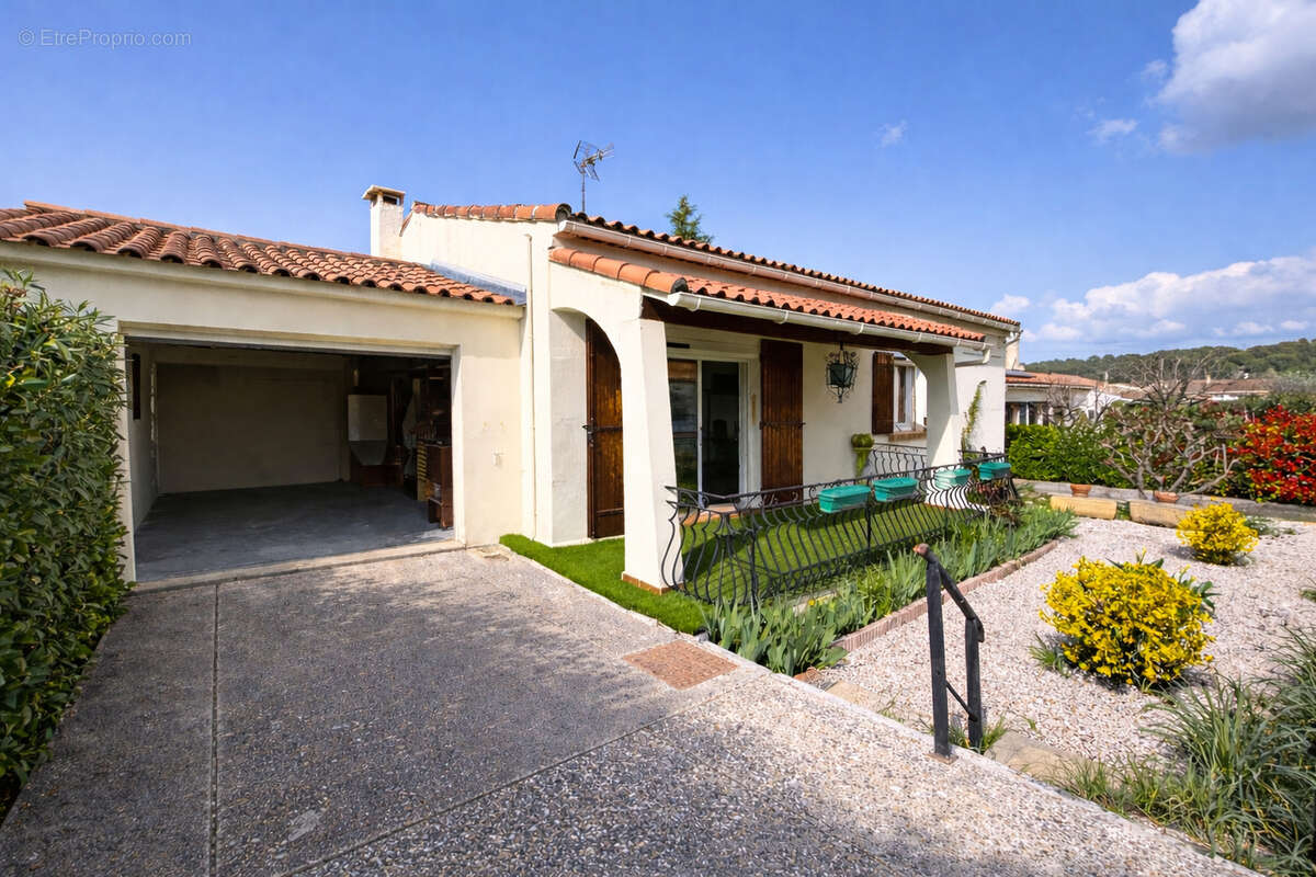 Maison de plain-pied - 93 m² - Terrain 407 m² - Environnement calme en impasse - photo 4