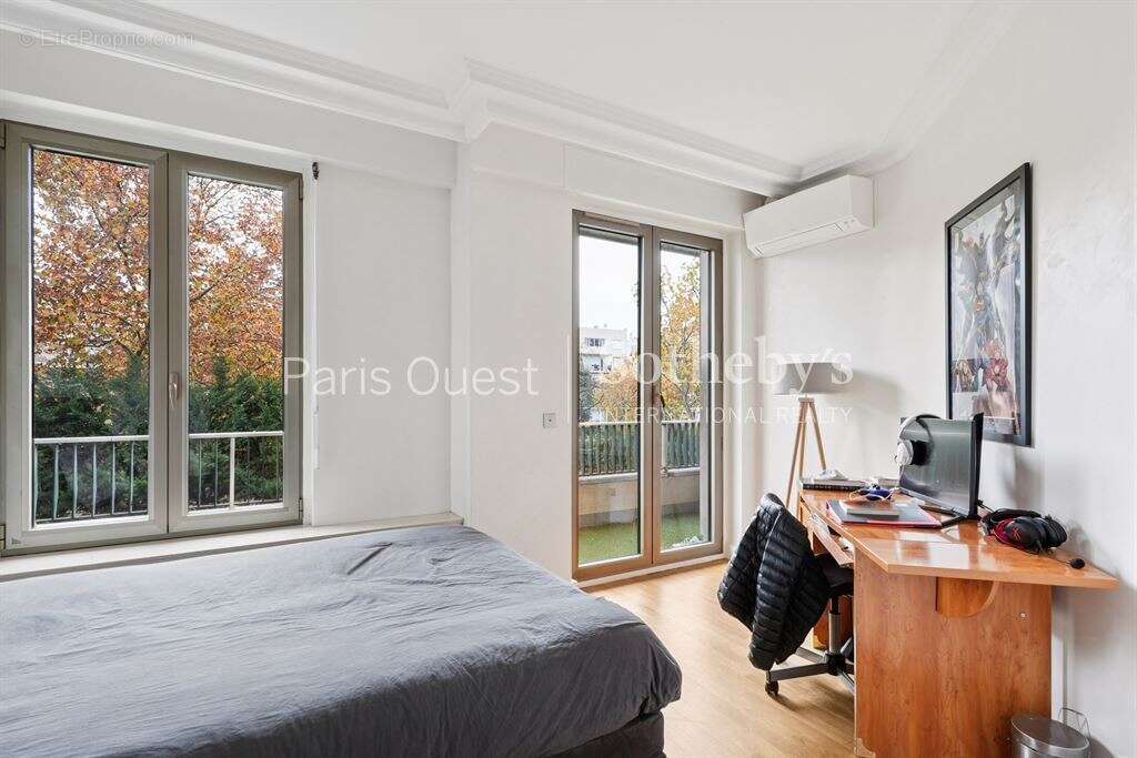Appartement à NEUILLY-SUR-SEINE