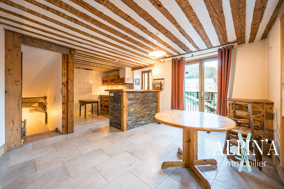 Maison à LA PERRIERE