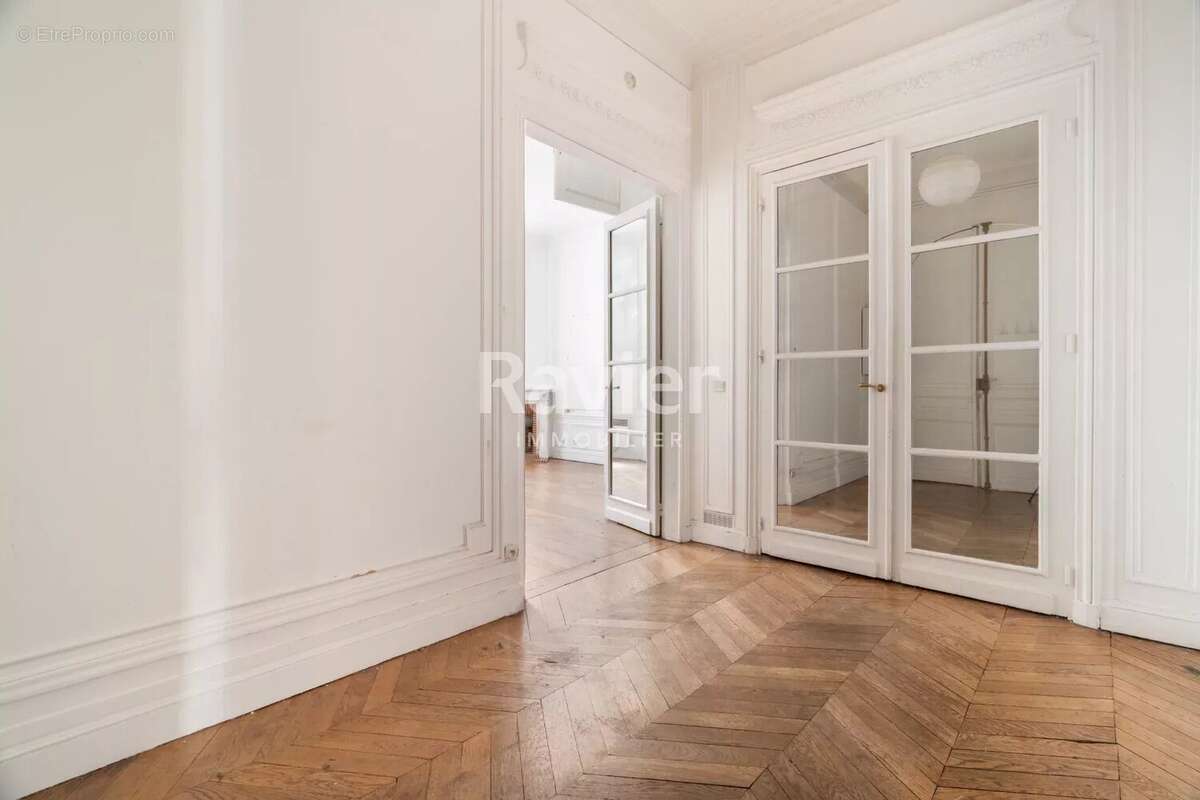 Appartement à PARIS-7E