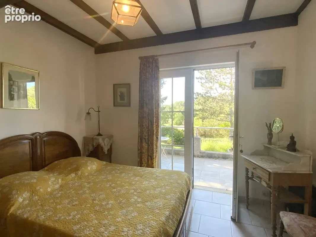 Villa de plain pied au calme , terrain avec piscine et vue dégagée. - photo 10