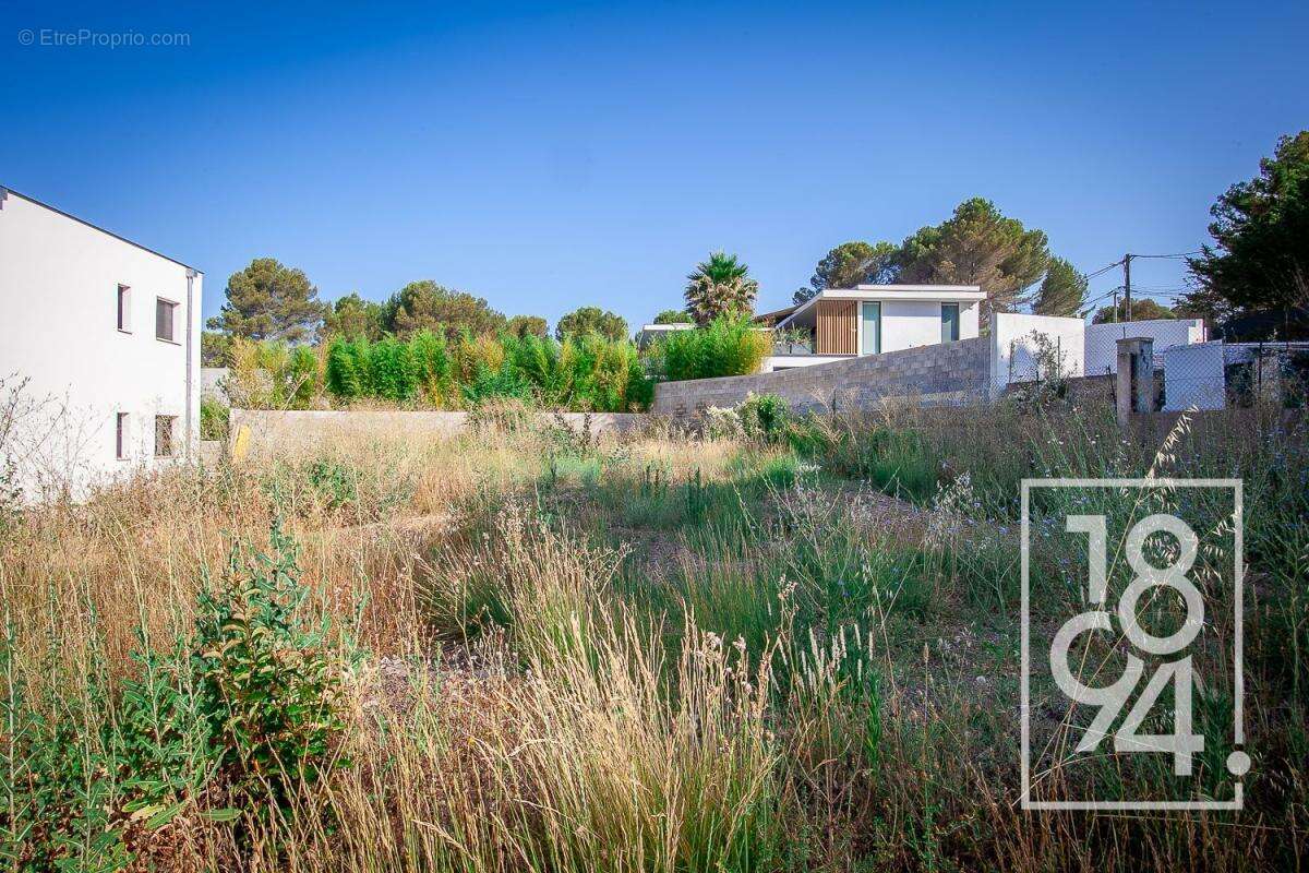 Terrain à VENTABREN