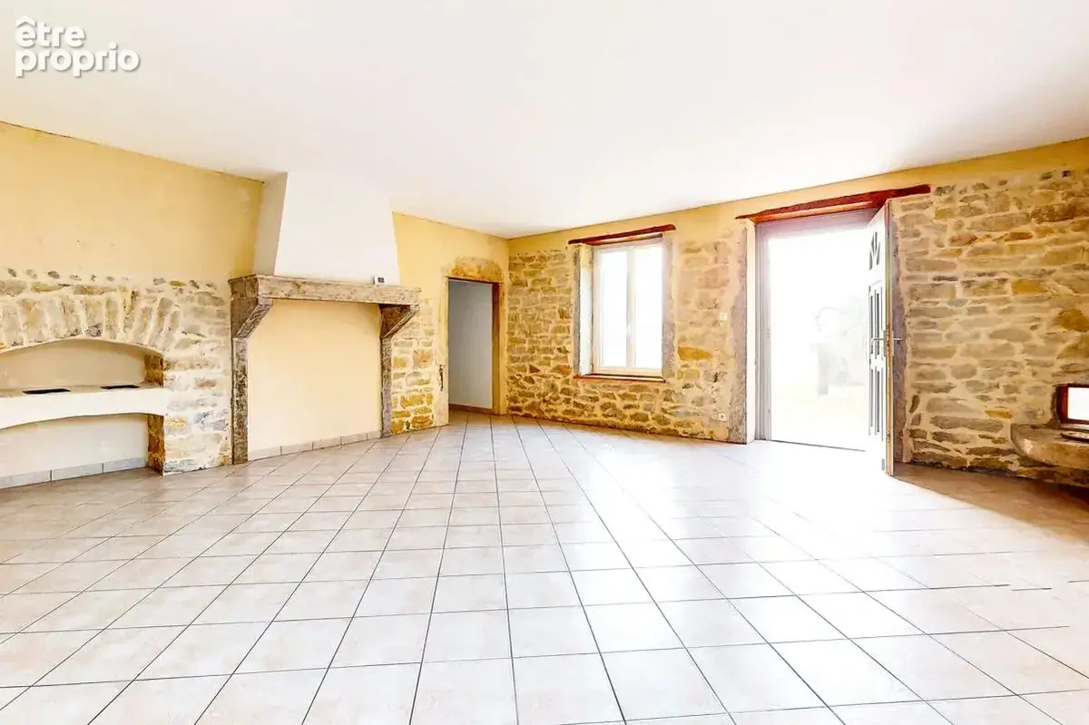 SAINT-SAVIN – Maison de caractère de 147 m² avec grand terrain et dépendance - photo 2