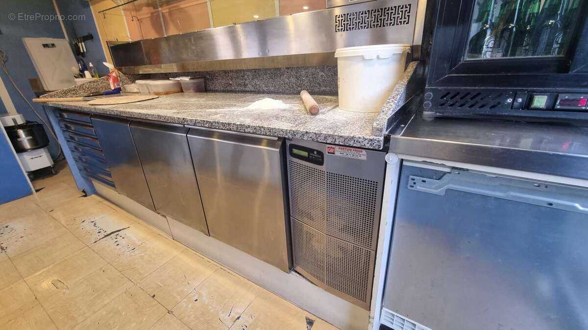 Commerce à CAVEIRAC