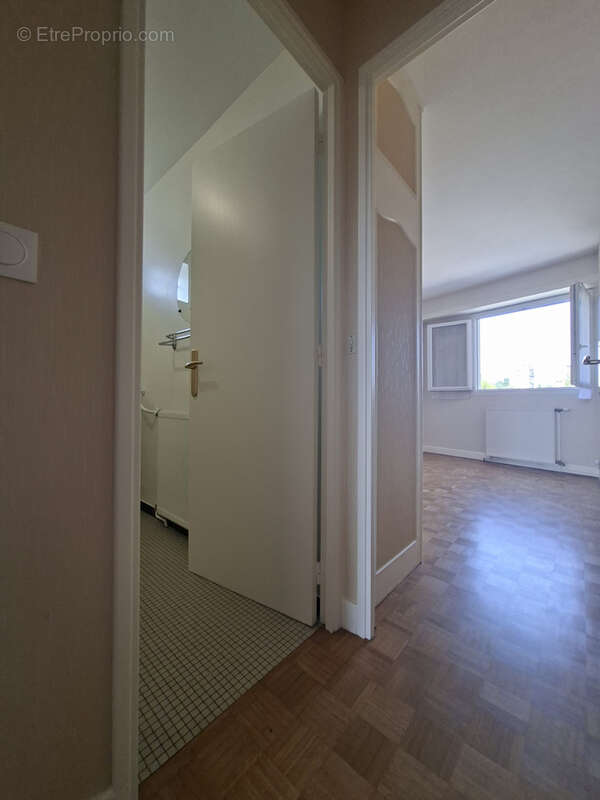 Appartement T3 au quatrième étage avec ascenseur, avec Vue Dégagée sur les Pyrénées et parking privatif. - photo 4