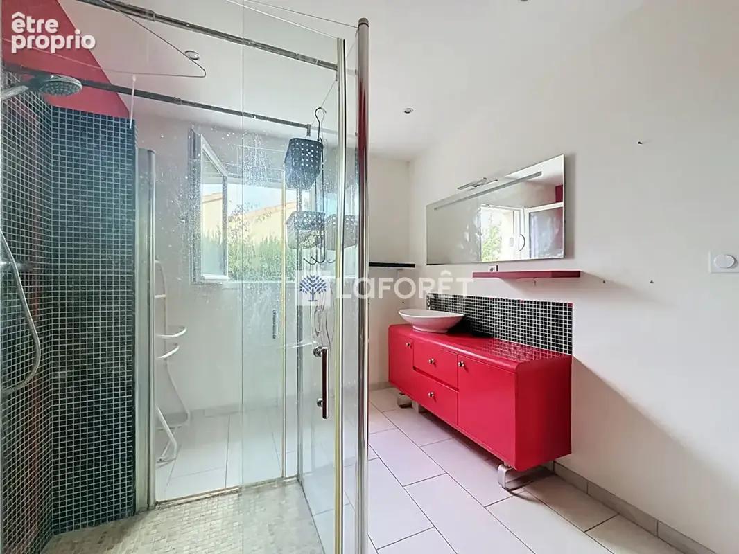 Élégante maison de plain-pied avec piscine chauuffée - photo 14