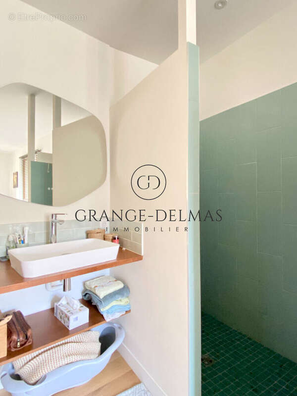 Appartement T3 entièrement rénové  avec cave - Immeuble en pierre - CHARTRONS - photo 6