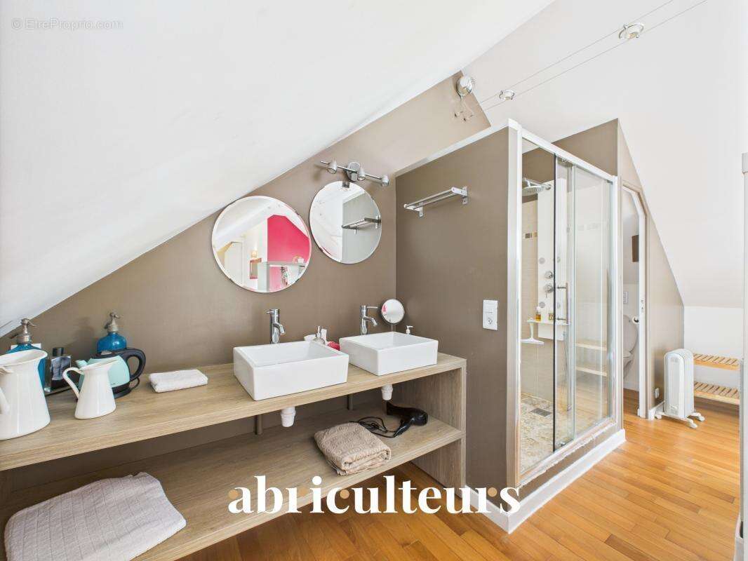 Magnifique maison contemporaine avec jardin paysager et piscine en vente à l'Étang-la-Ville (78620) - photo 16