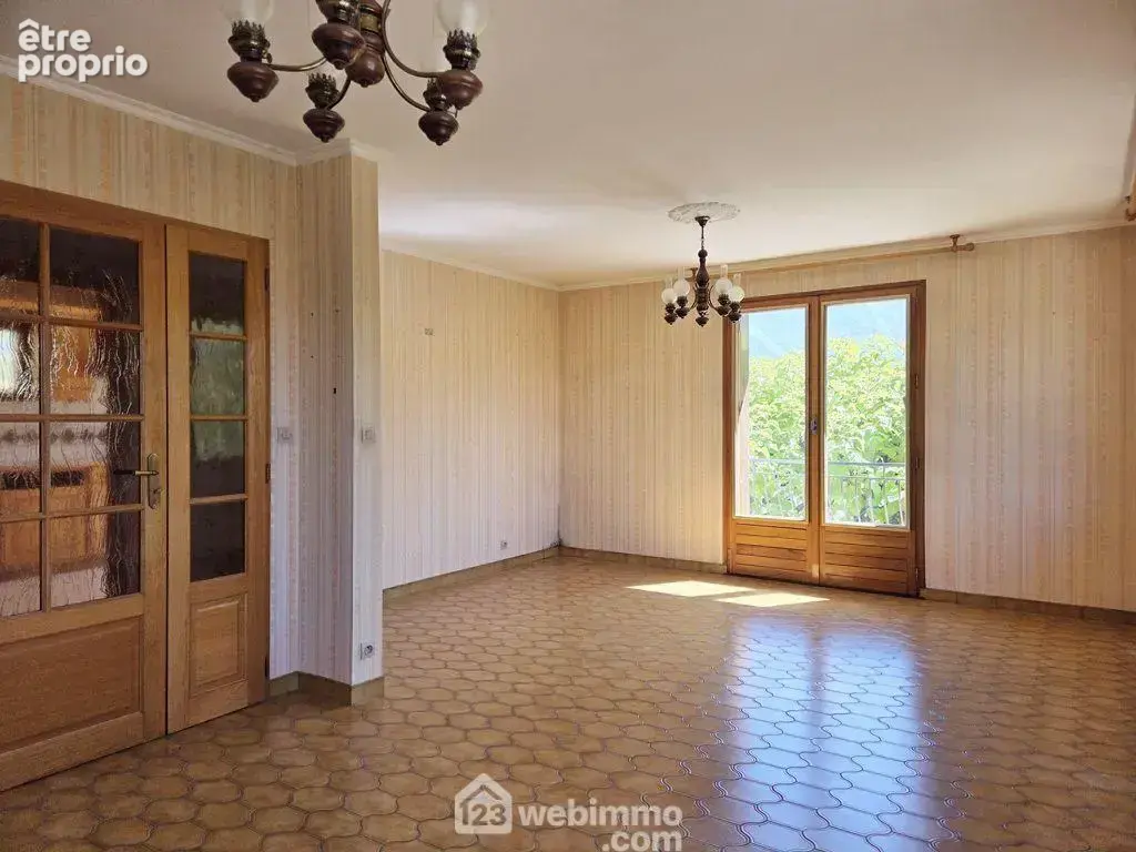 et d'un séjour lumineux de 26m².