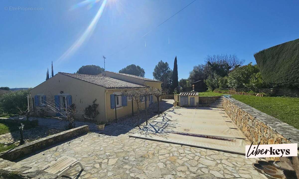 Maison Provençale - piscine - garage à Villecroze (Var)  sur  terrain clos de 1600 m² clos - photo 4