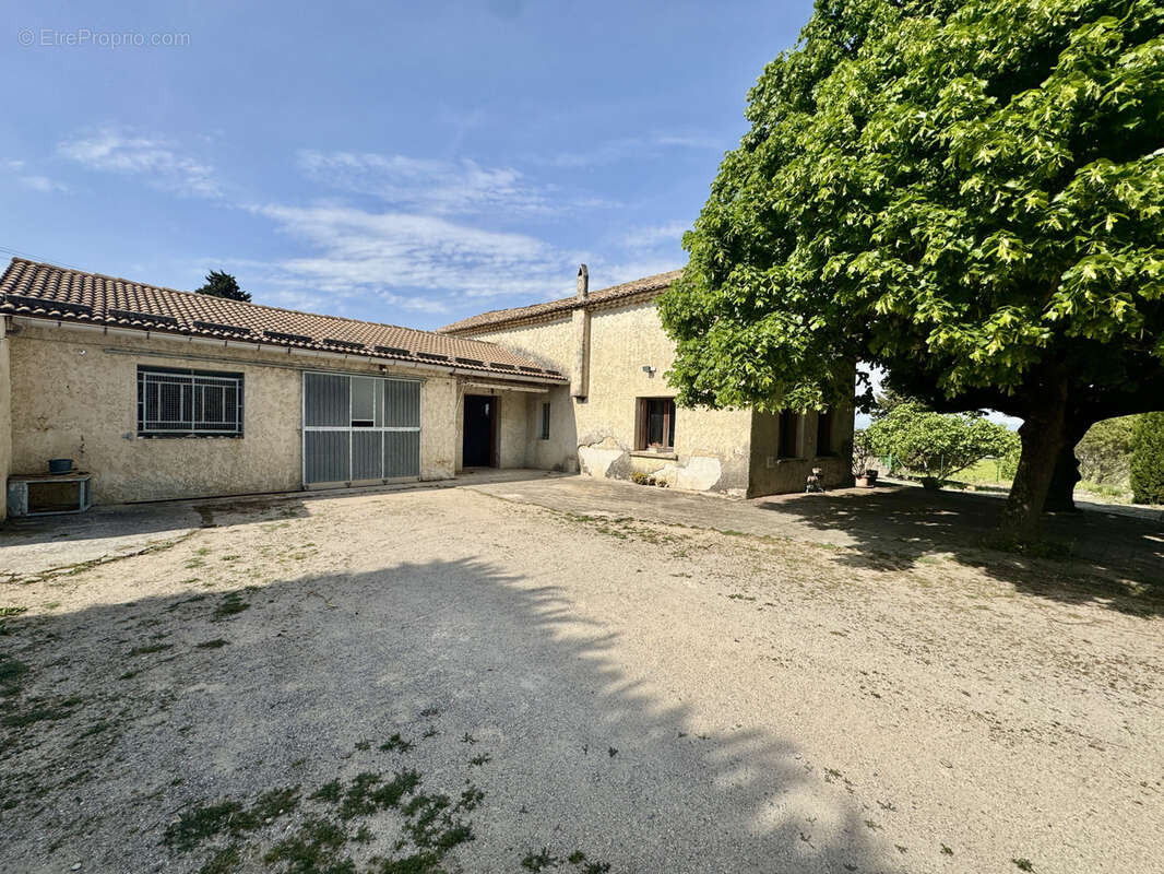 Maison à SAINTE-CECILE-LES-VIGNES
