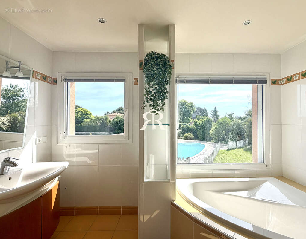 Maison d'architecte avec piscine et beaux volumes - photo 17