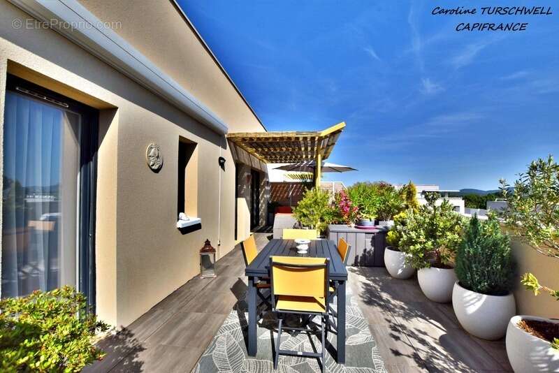 Appartement à SOLLIES-PONT