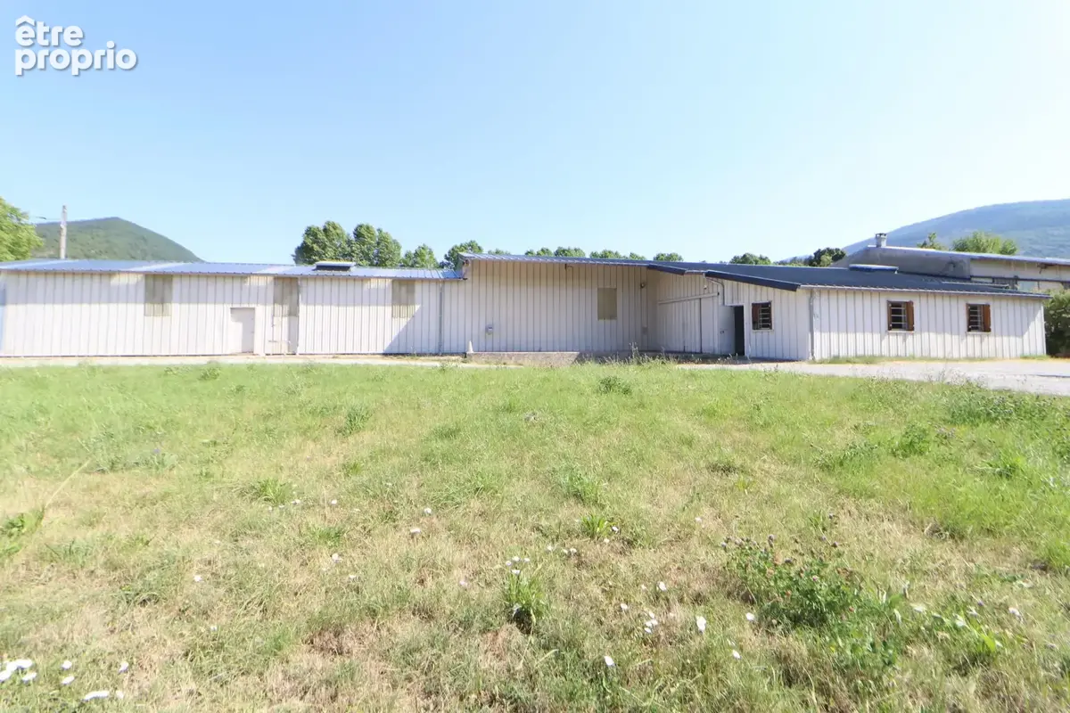 En exclusivite a saillans un batiment commercial ou professionnel - photo 11