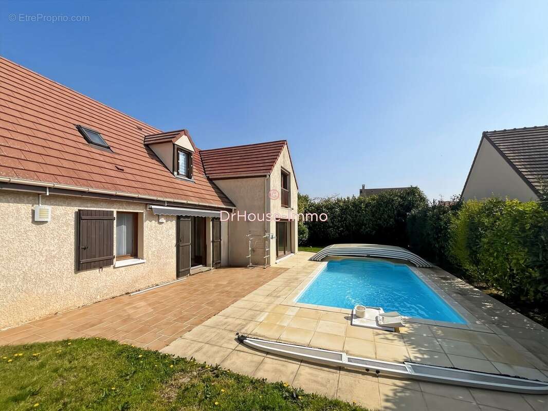 Maison à VAUX-LE-PENIL