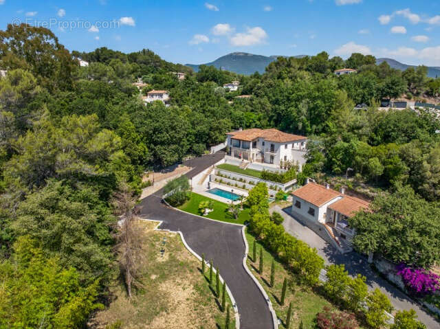 Maison à ROQUEFORT-LES-PINS