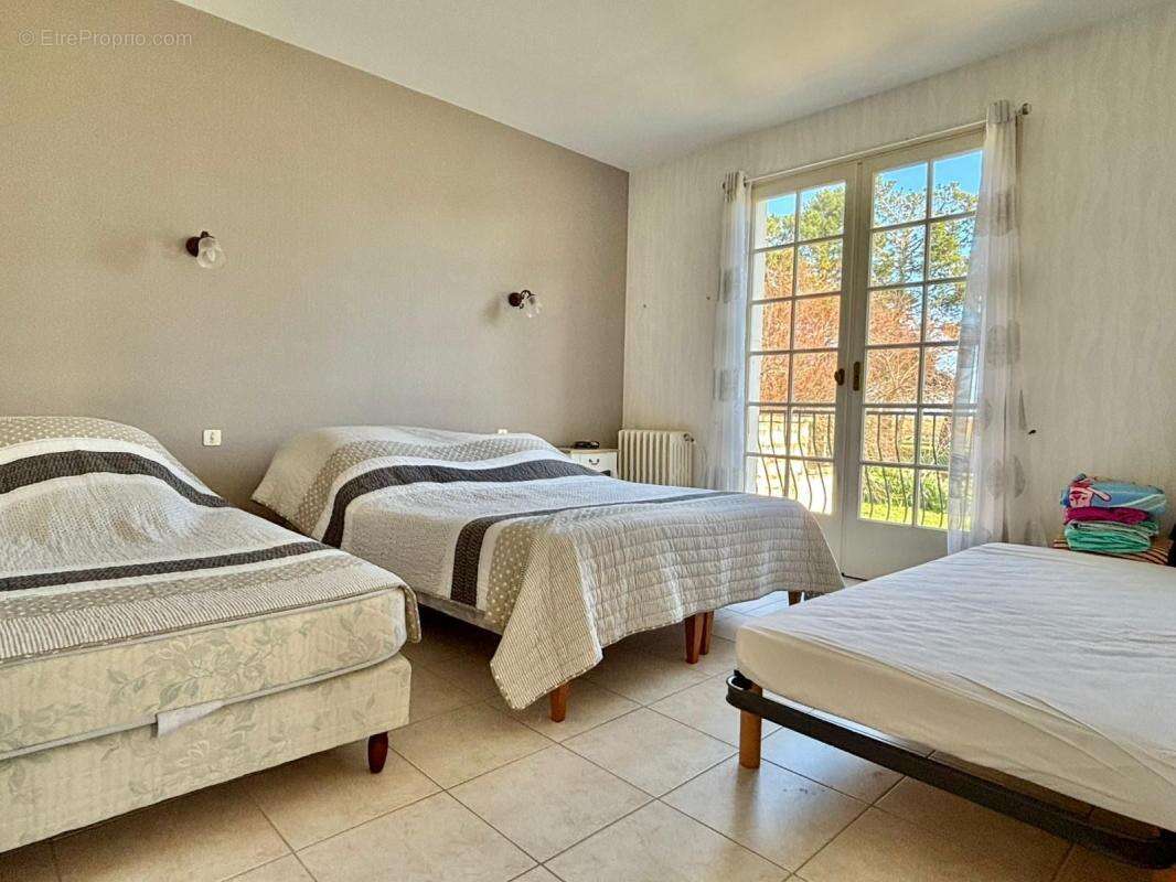 À vendre – Belle maison familiale avec vue mer, dépendance et jardin – La Brée-les-Bains, plage à pied - photo 17