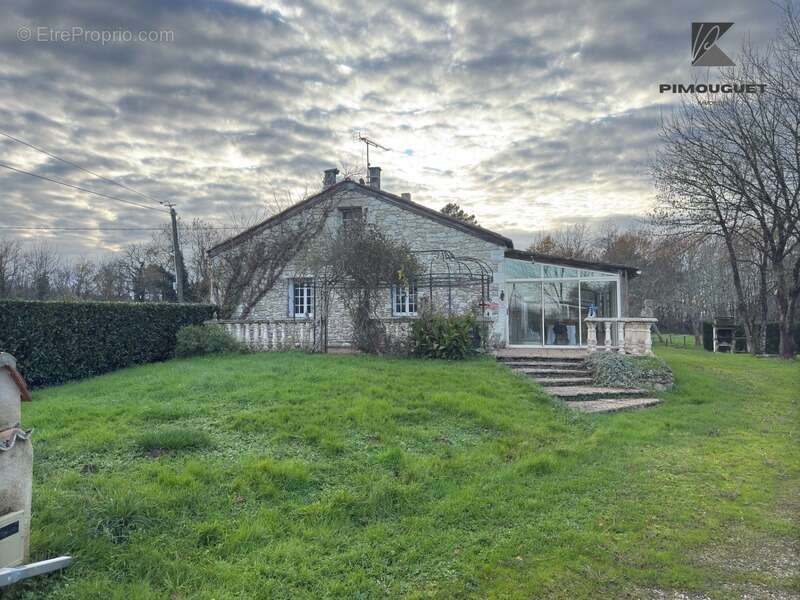 Maison à MONTAZEAU
