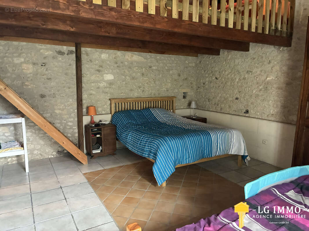 Belle maison familiale de 315 m2,  4 chambres, terrain 8000 m2, dependances - photo 22