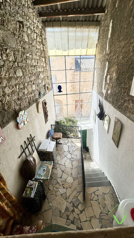 Maison à SAINT-CHAPTES