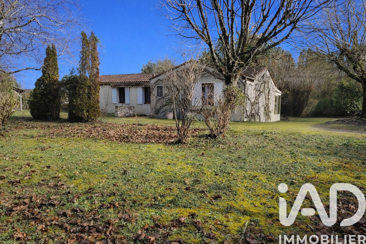 Photo 1 - Maison à CHASSORS