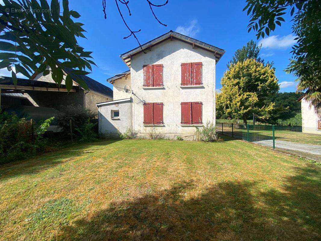Maison à OGEU-LES-BAINS