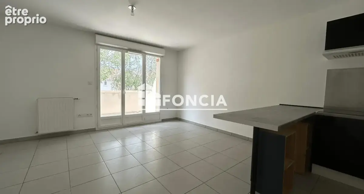 Le Teich, appartement de type T2, avec place de stationnement et terrasse, proche des commodités, gare, bus - photo 2
