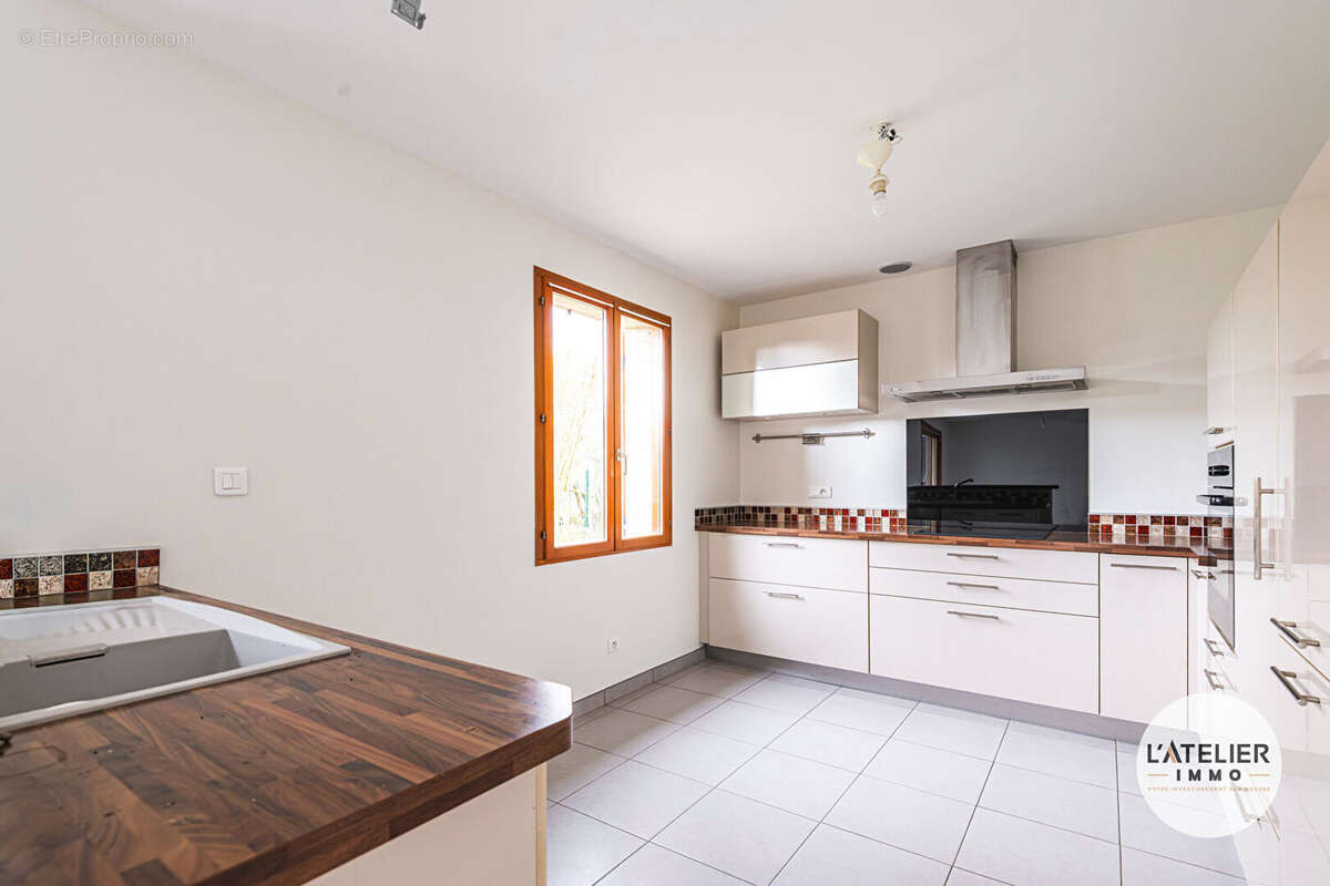 Maison à GUIGNICOURT