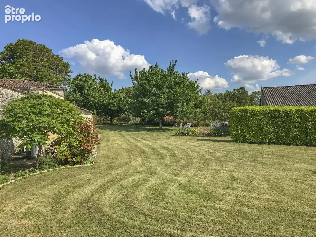 Jolie maison en pierre avec piscine au cœur du village - photo 21