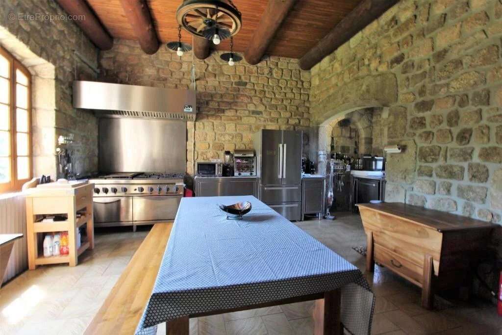 Maison à SAINT-APOLLINAIRE-DE-RIAS