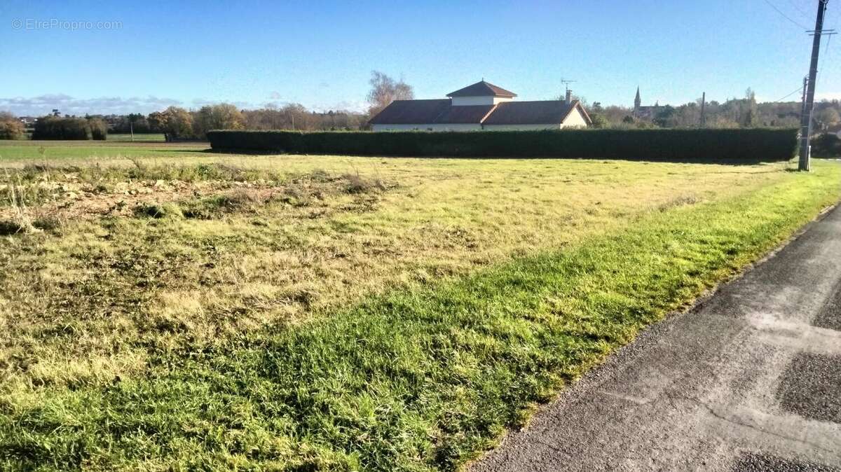 Terrain à YVERSAY