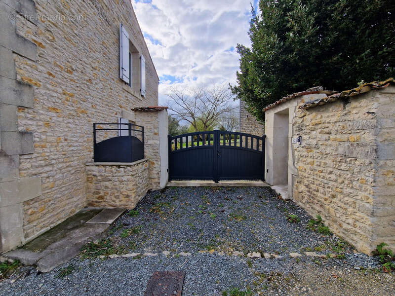Maison à SAINT-CREPIN