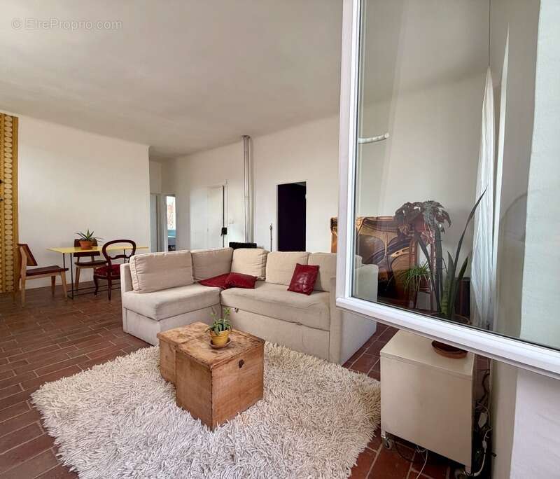 Appartement à MARSEILLE-5E